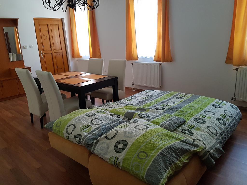 Apartman Kaszás Central Mosonmagyaróvár Esterno foto